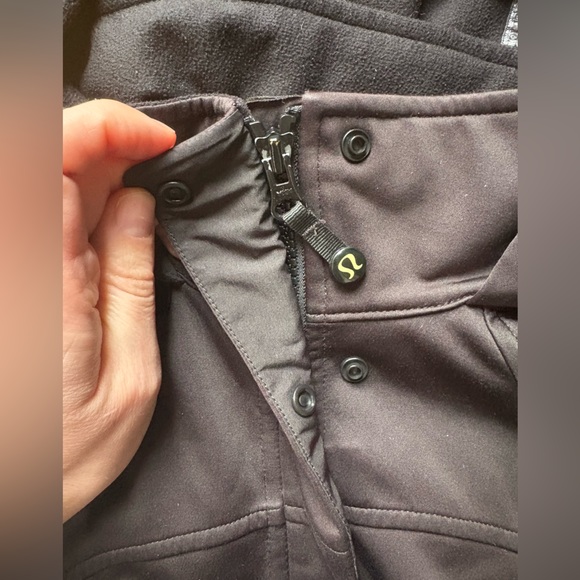 Lululemon Apres Jacket - Picture 2 of 11